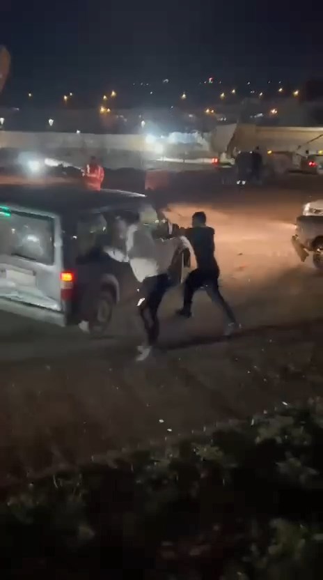 Kocaeli’nin Derince ilçesinde iki grup arasında çıkan trafik tartışması arbedeye
