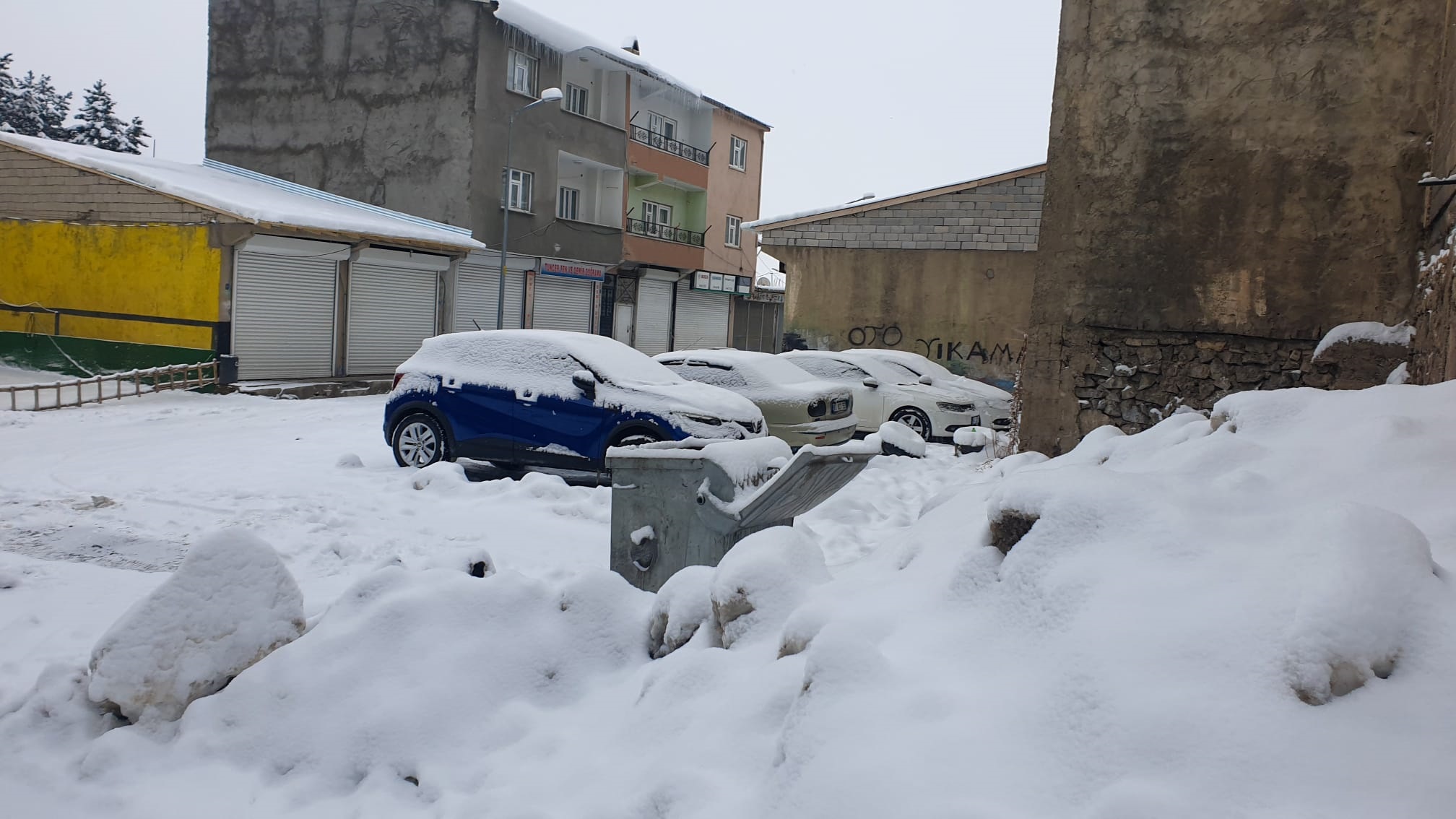 &nbsp; Van’da Mevsimin İlk Karı, Başkale Beyaza Büründü Van ve