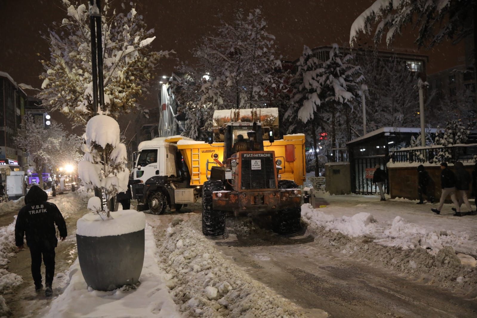 Van’da Etkili Olan Yoğun Kar Yağışı Sonrası Kapanan 569 Yerleşim