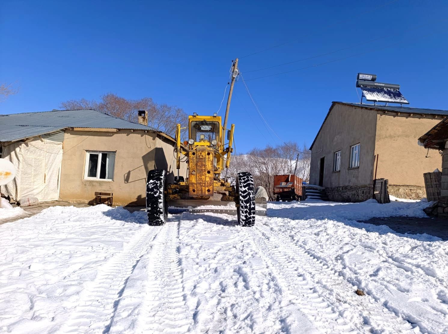 Ekiplerin Kar ve Buzla Mücadele Çalışmaları Aralıksız Sürüyor Van genelinde