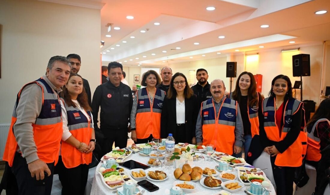 Afetlere Hazırlık ve Gönüllü Kapasitesini Artırma Buluşması Yalova Valisi Dr.