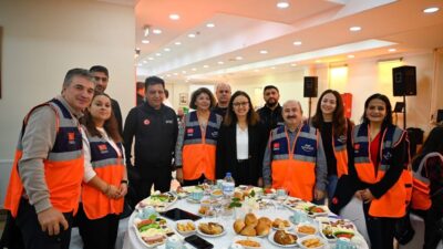Afetlere Hazırlık ve Gönüllü Kapasitesini Artırma Buluşması Yalova Valisi Dr.
