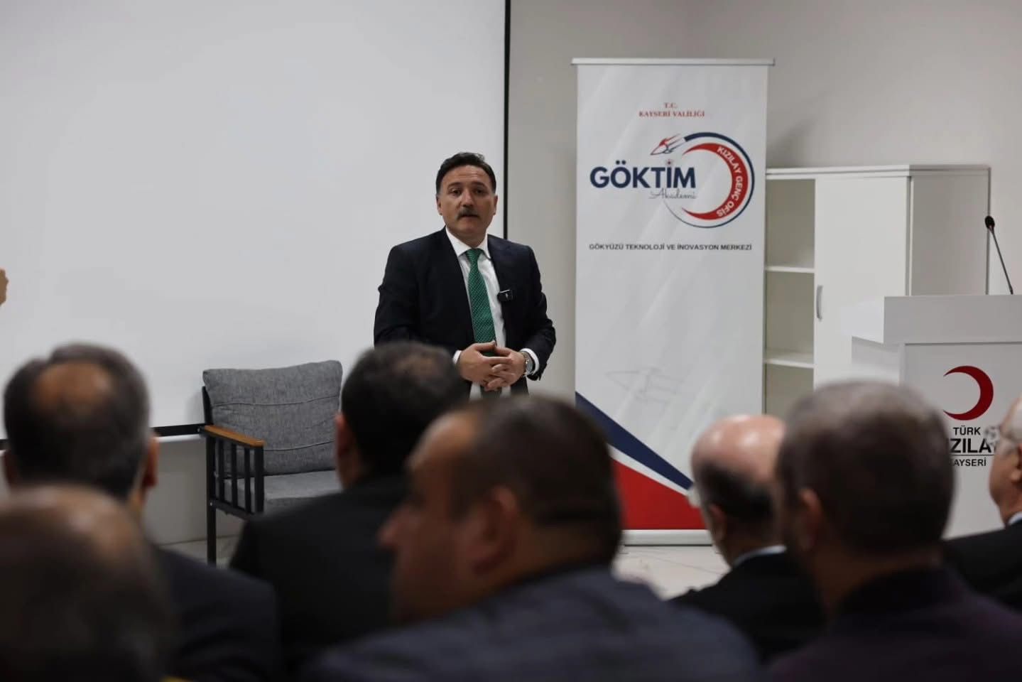 Kayseri Valisi Gökmen Çiçek, sosyal medya hesabında yaptığı duygu dolu