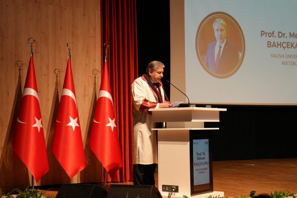 Yalova Üniversitesi, 2025–2026 Akademik Yılı’na görkemli bir törenle başladı. Mehmet