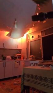 Bursa’da 4 katlı bir binanın çatı katında çıkan yangına müdahale