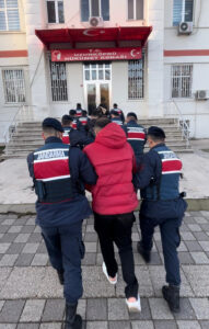 &nbsp; Uzunköprü’de Askeri Bölgede Yakalandılar Edirne’nin Uzunköprü ilçesinde, çeşitli suçlardan