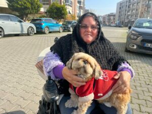 Tekerlekli Sandalyeye Bağımlı Kalan Develi, En Zor Günlerini Köpeğiyle Aşıyor