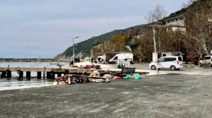 Balıkesir’in Erdek ilçesinde zıpkınla balık avlamak için denize dalan emekli