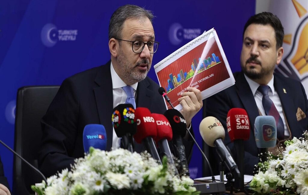 AK Parti İzmir Milletvekili Mehmet Muharrem Kasapoğlu, düzenlenen “2025 Yılı