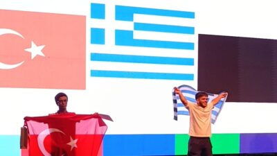 Bursa’da yaşayan 1 metre 32 santimetre boyundaki akondroplazi (cüce) hastası