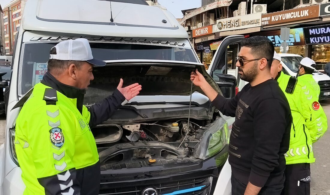 Adana’da gereksiz korna kullanan, emniyet kemeri takmayan ve seyir halindeyken