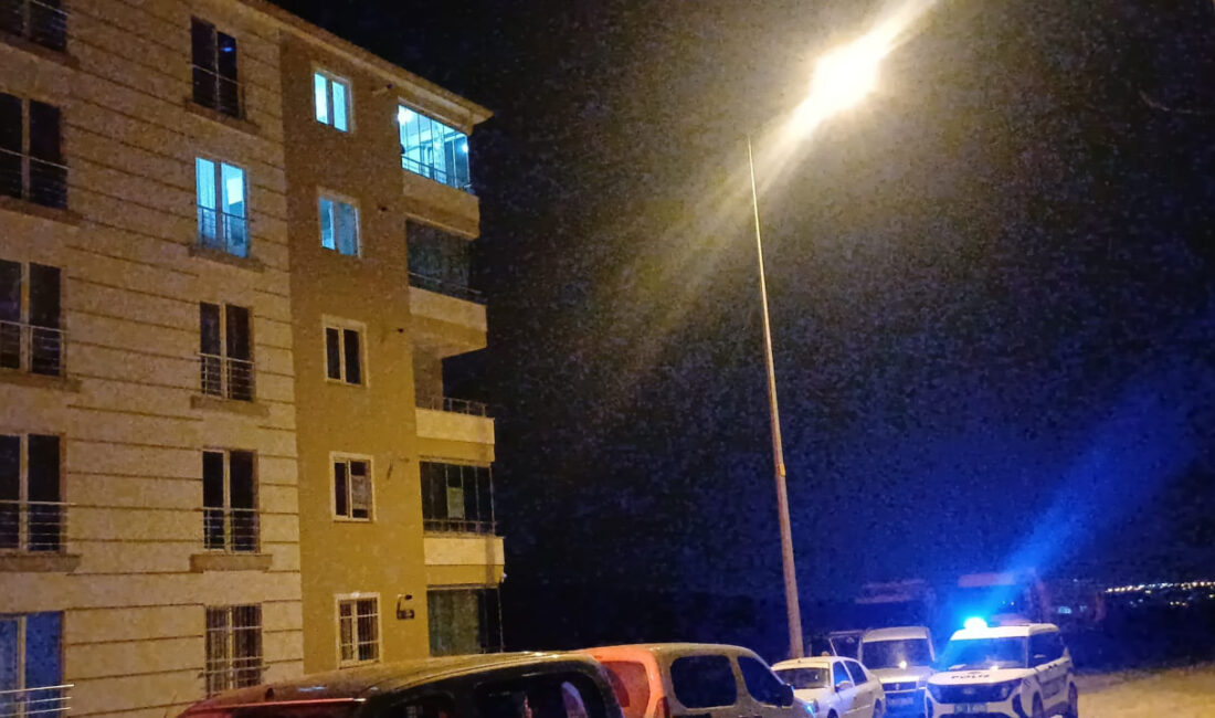 ÇORUM’da 5 katlı bir binanın en üst katındaki dairenin balkon