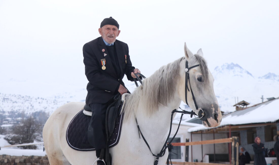 YOZGATLI Kore Gazisi Şevki Kanak, 96 yaşında olmasına rağmen gençlik