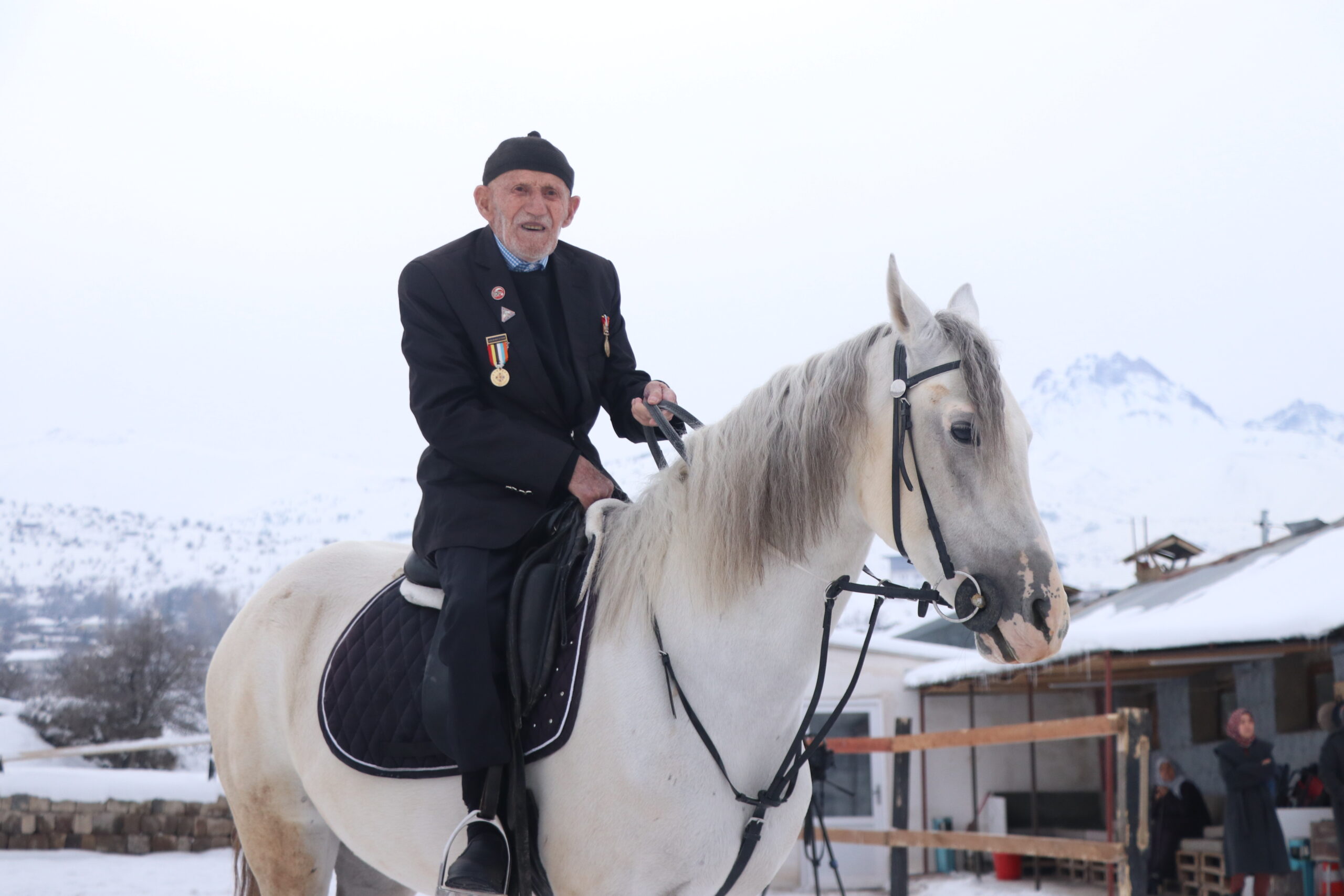 YOZGATLI Kore Gazisi Şevki Kanak, 96 yaşında olmasına rağmen gençlik