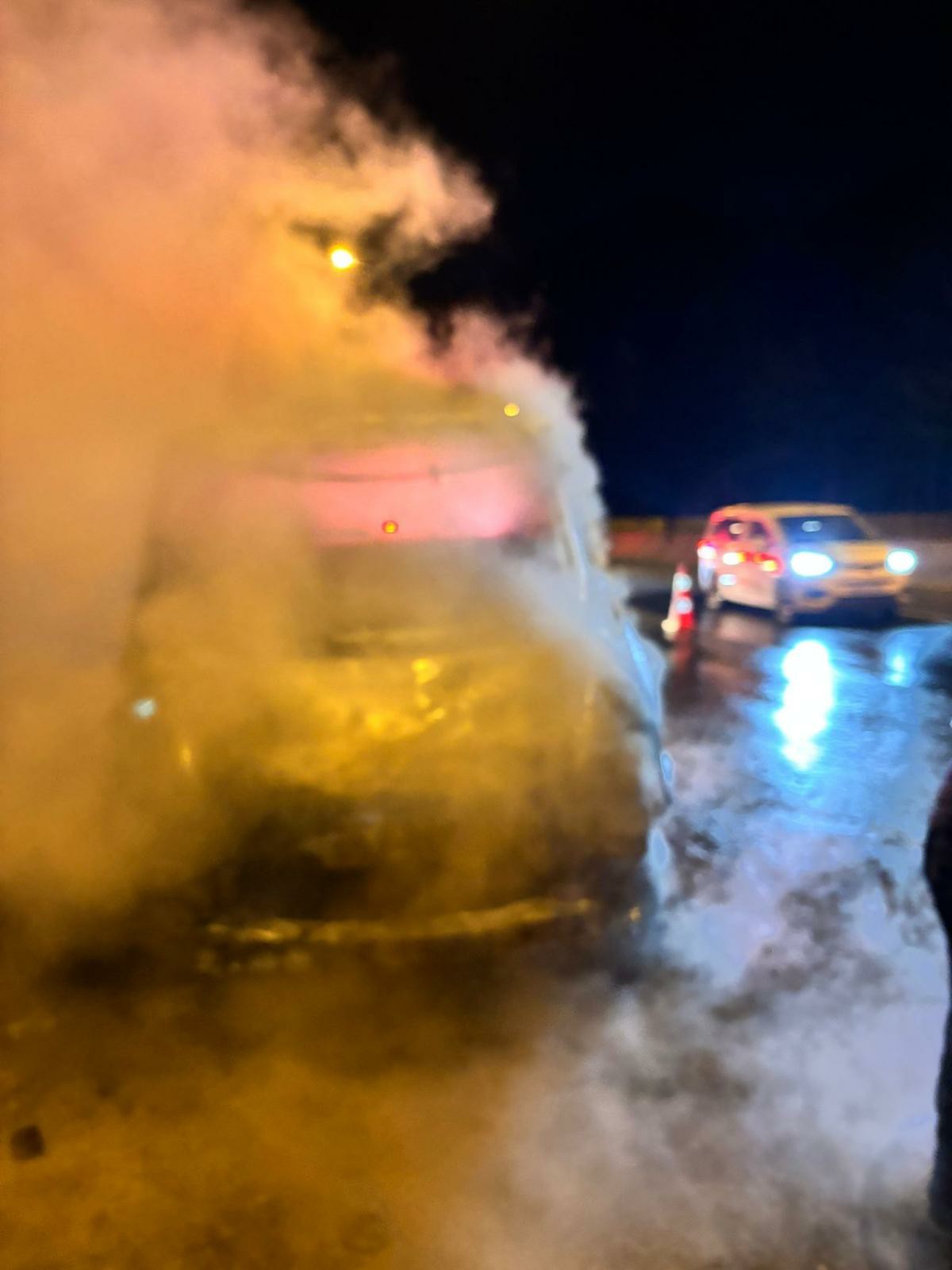 Seyir Halindeyken Yanmaya Başlayan Araç Kullanılamaz Hale Geldi Adana’nın Pozantı