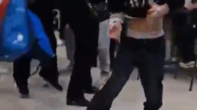 Ankara’nın Etimesgut ilçesindeki bir alışveriş merkezinde, 18 yaşından küçük iki