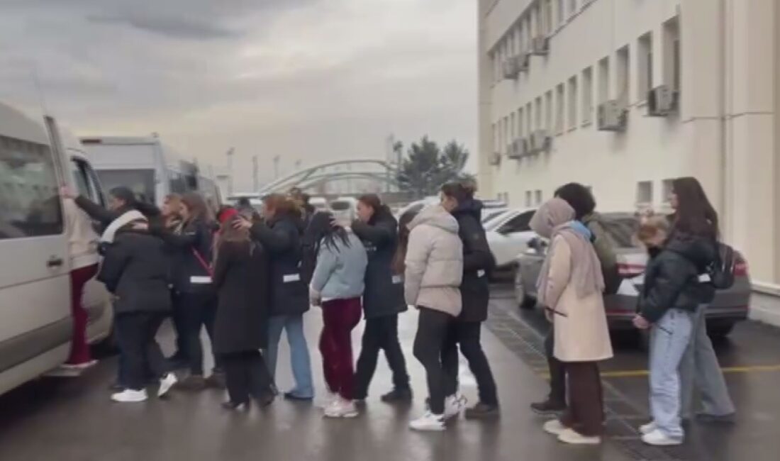 Ankara’da sosyal medya üzerinden tanıştıkları erkekleri buluşma vaadiyle eğlence mekanlarına