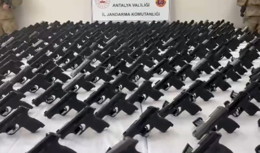 İçişleri Bakanı Ali Yerlikaya, Antalya’da silah ve mühimmat kaçakçılığına yönelik