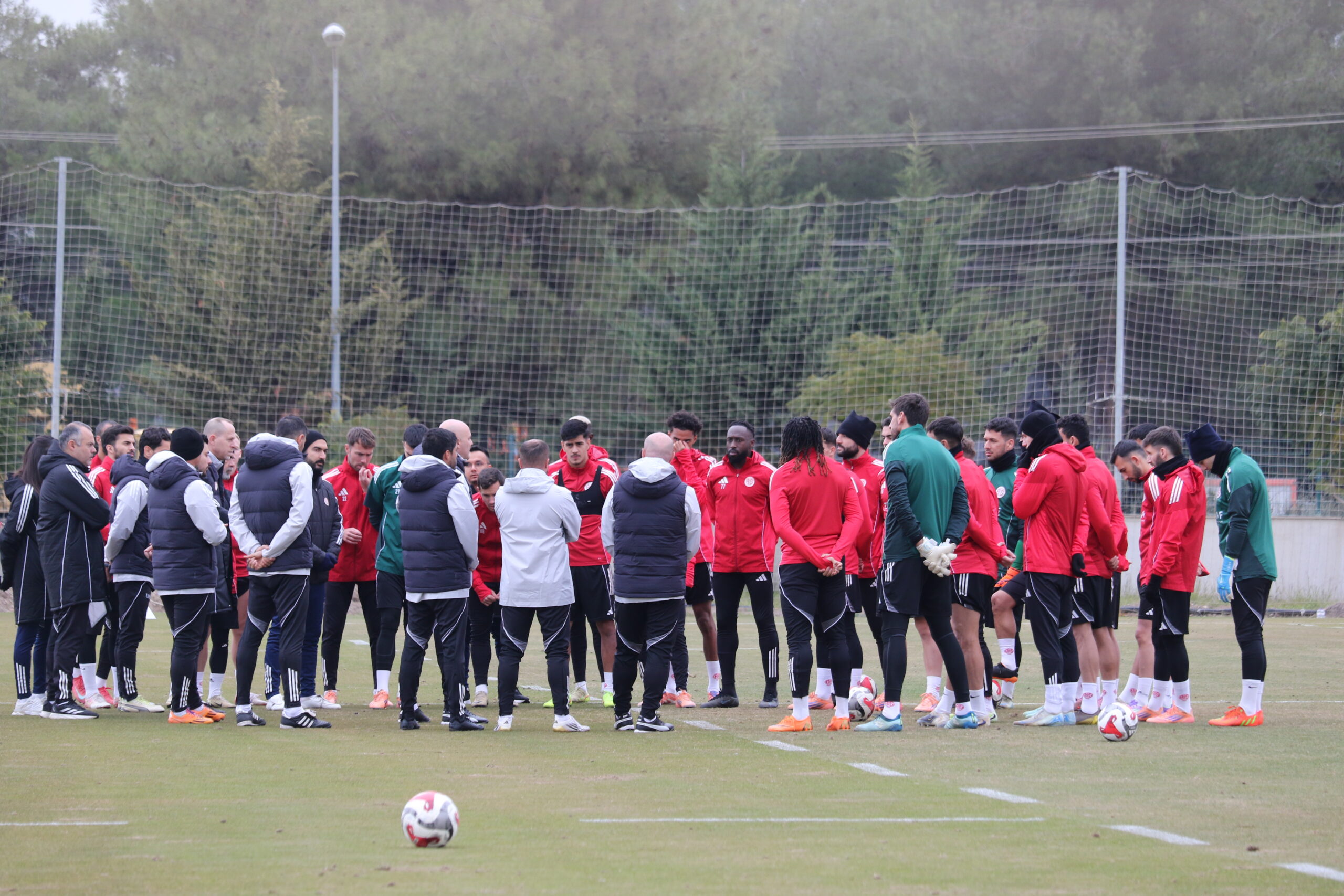 Süper Lig ekiplerinden Hesap.com Antalyaspor, sezonun ikinci yarısı için hazırlıklarını