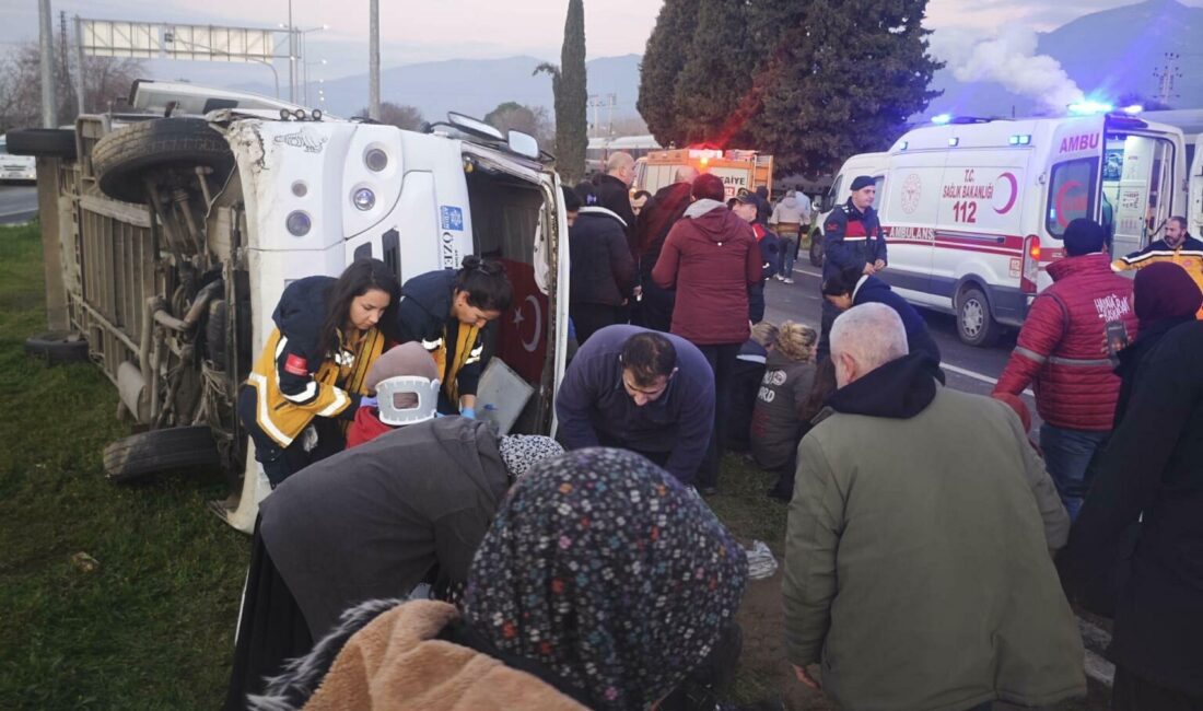 Aydın’ın Sultanhisar ilçesinde, fabrika işçilerini taşıyan servis minibüsünün devrilmesi sonucu