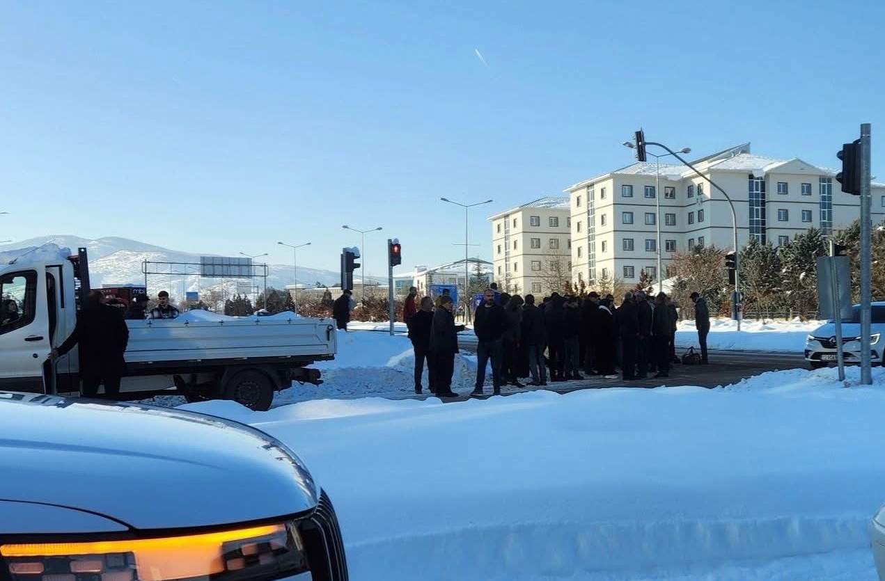 Üniversite Kavşağı’nda Yürürken Otomobilden Açılan Ateşle Katledilen Esnaf Osman Hişan’ın