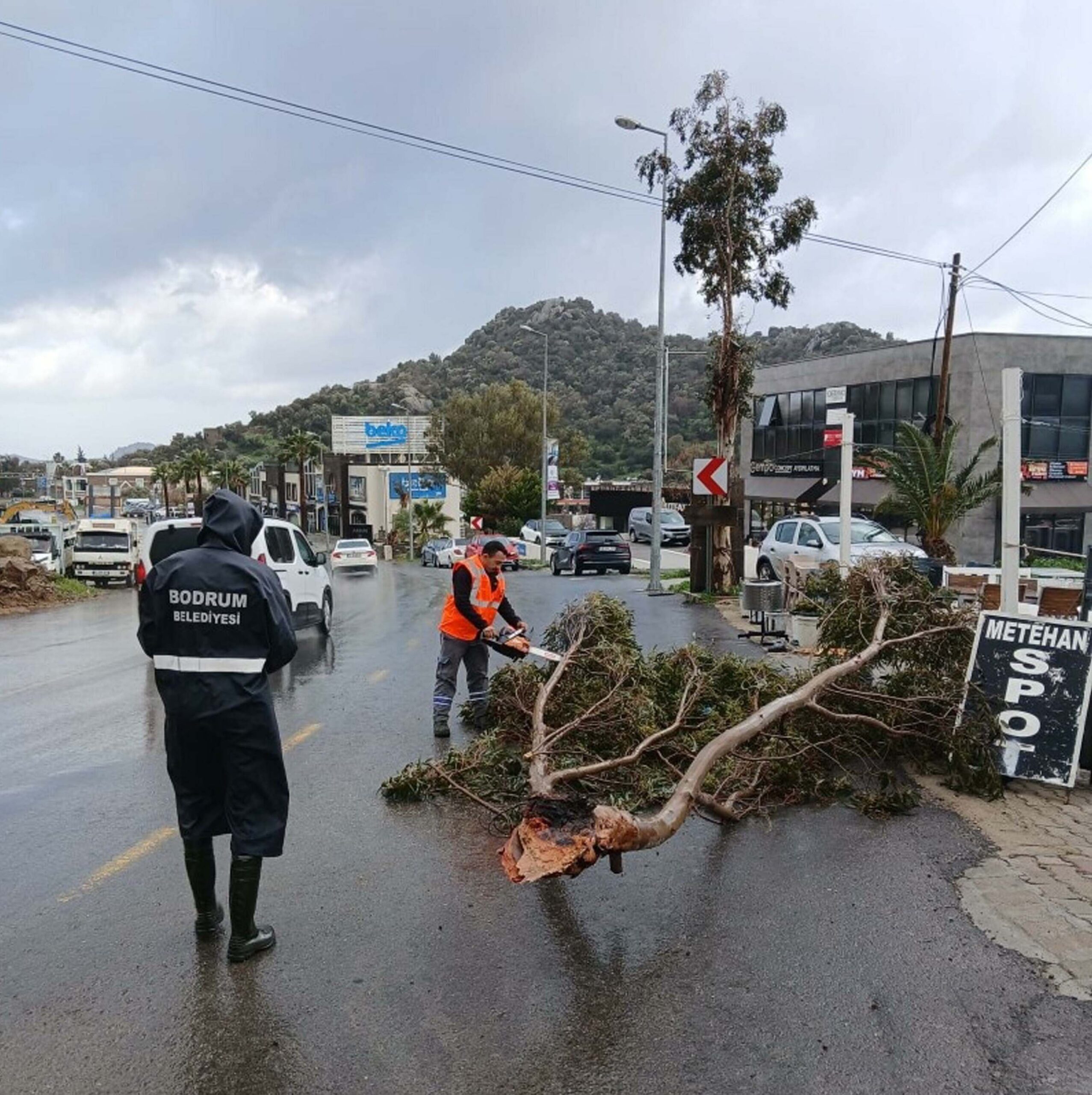 MUĞLA’nın Bodrum ilçesinde dün öğle saatlerinden itibaren etkili olan şiddetli