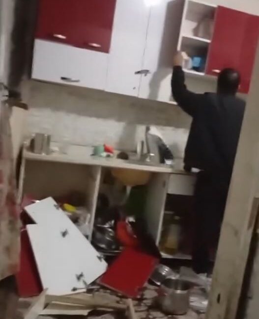 Yüreğir ilçesinde boşanma aşamasındaki eşinin evine zorla giren şahıs, çocuklarının