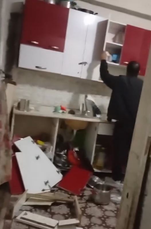 Yüreğir ilçesinde boşanma aşamasındaki eşinin evine zorla giren şahıs, çocuklarının