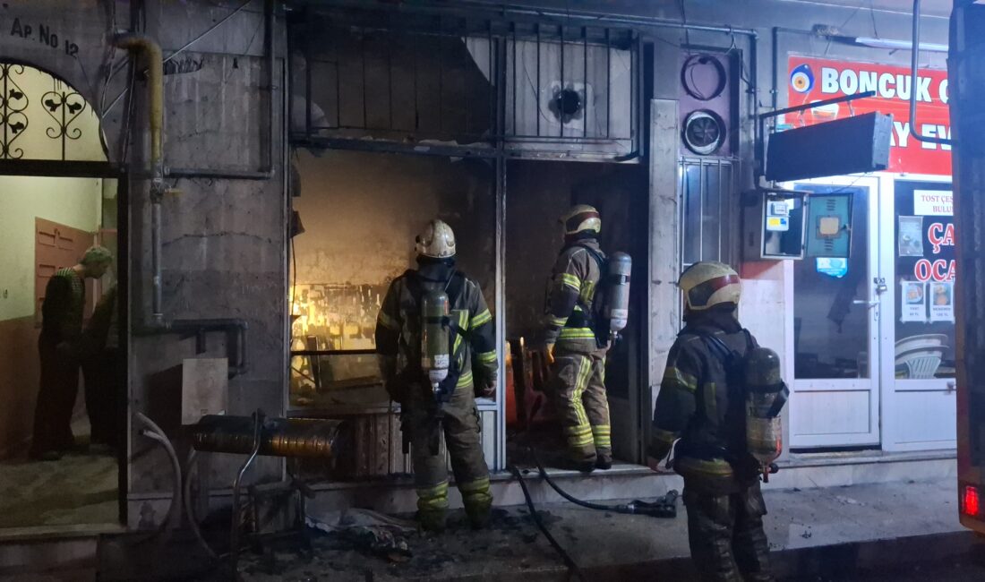 Bursa’nın Osmangazi ilçesinde bir çay ocağında çıkan yangın, itfaiye ekiplerinin
