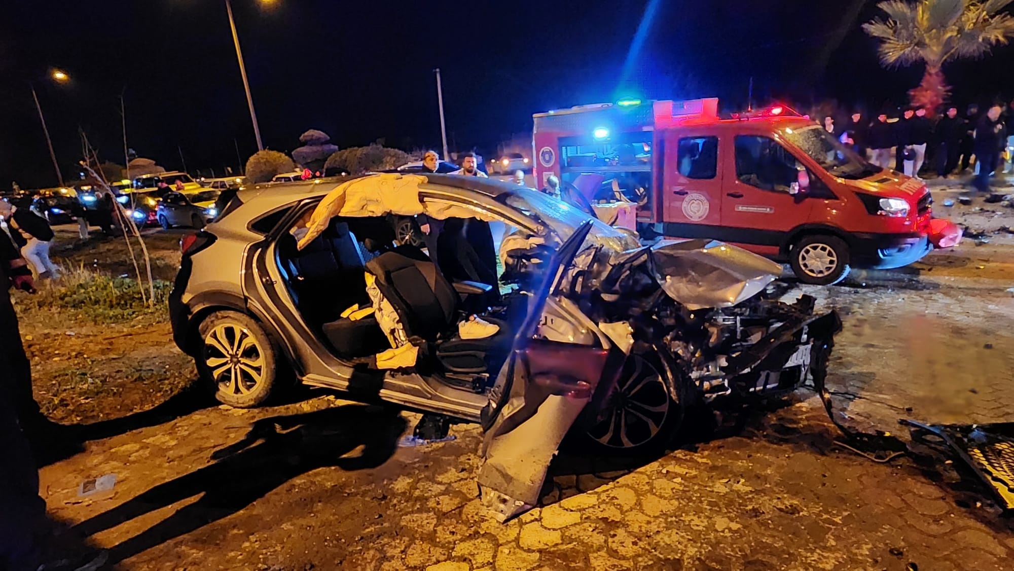 Bursa’nın Mustafakemalpaşa ilçesinde iki otomobilin çarpışması sonucu meydana gelen trafik