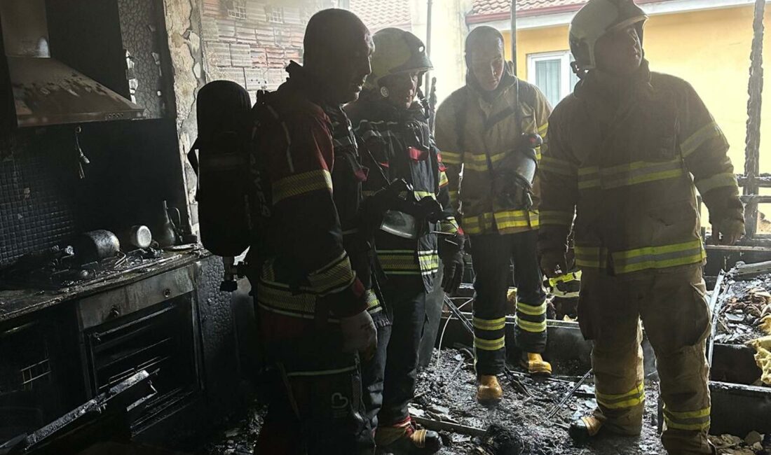 Balıkesir’in Ayvalık ilçesinde, bir apartman dairesinde buzdolabı motorunun patlaması sonucu