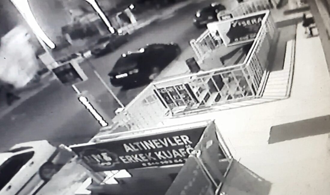 Kocaeli’nin Körfez ilçesinde sabah saatlerinden itibaren etkili olan kuvvetli rüzgar,