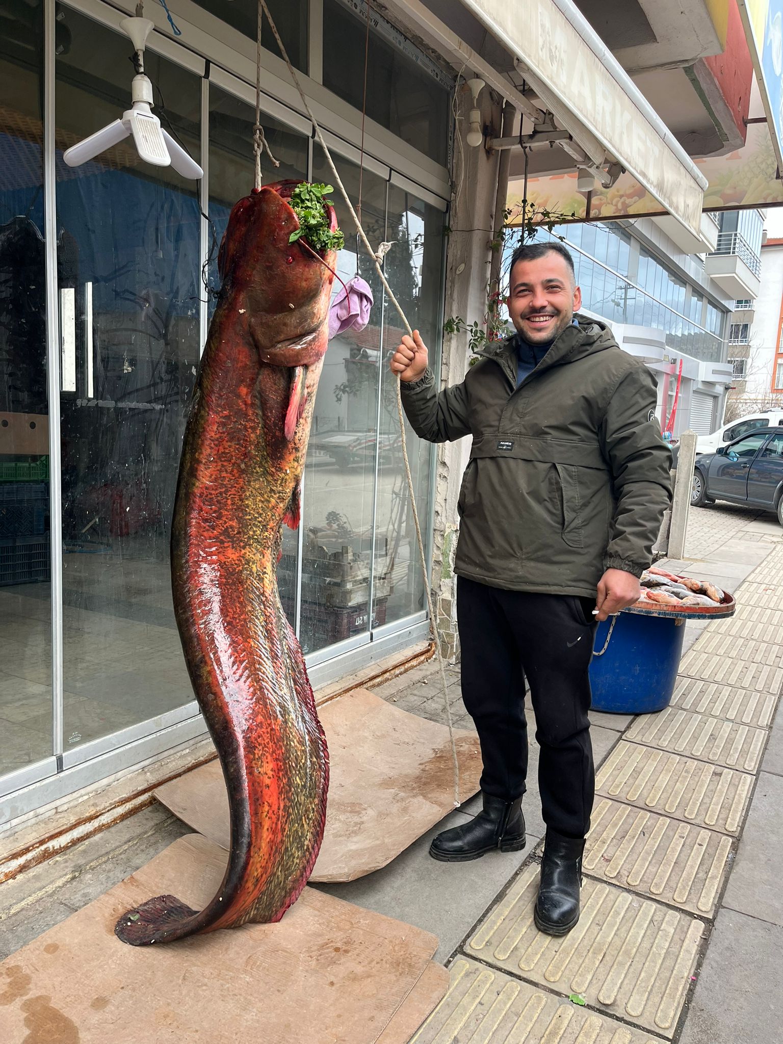 Ankara’nın Nallıhan ilçesinde bulunan Çayırhan Gölü’nde avlanan balıkçı Hakan Yurdakul’un