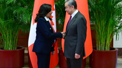 Çin Dışişleri Bakanı Wang Yi, başkent Pekin’de Kanada Dışişleri Bakanı