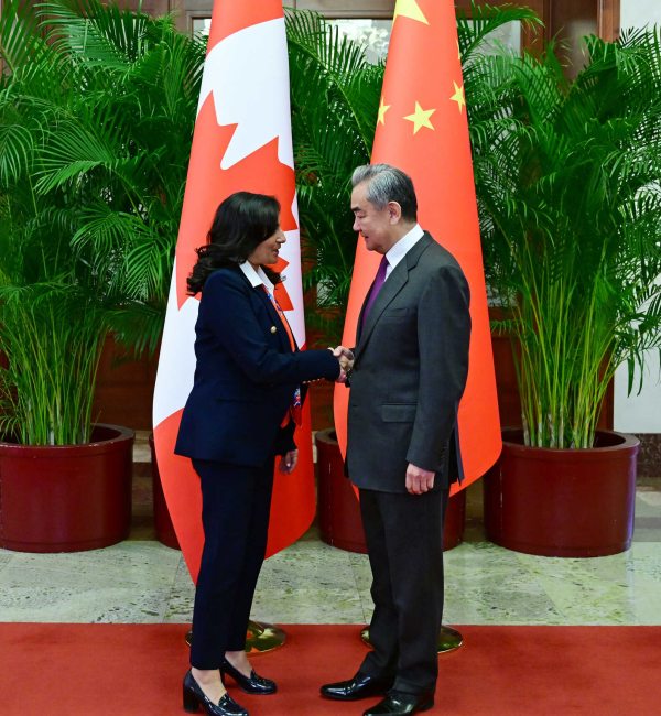 Çin Dışişleri Bakanı Wang Yi, başkent Pekin’de Kanada Dışişleri Bakanı