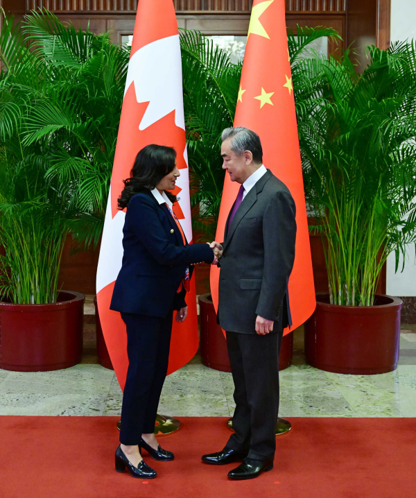 Çin Dışişleri Bakanı Wang Yi, başkent Pekin’de Kanada Dışişleri Bakanı