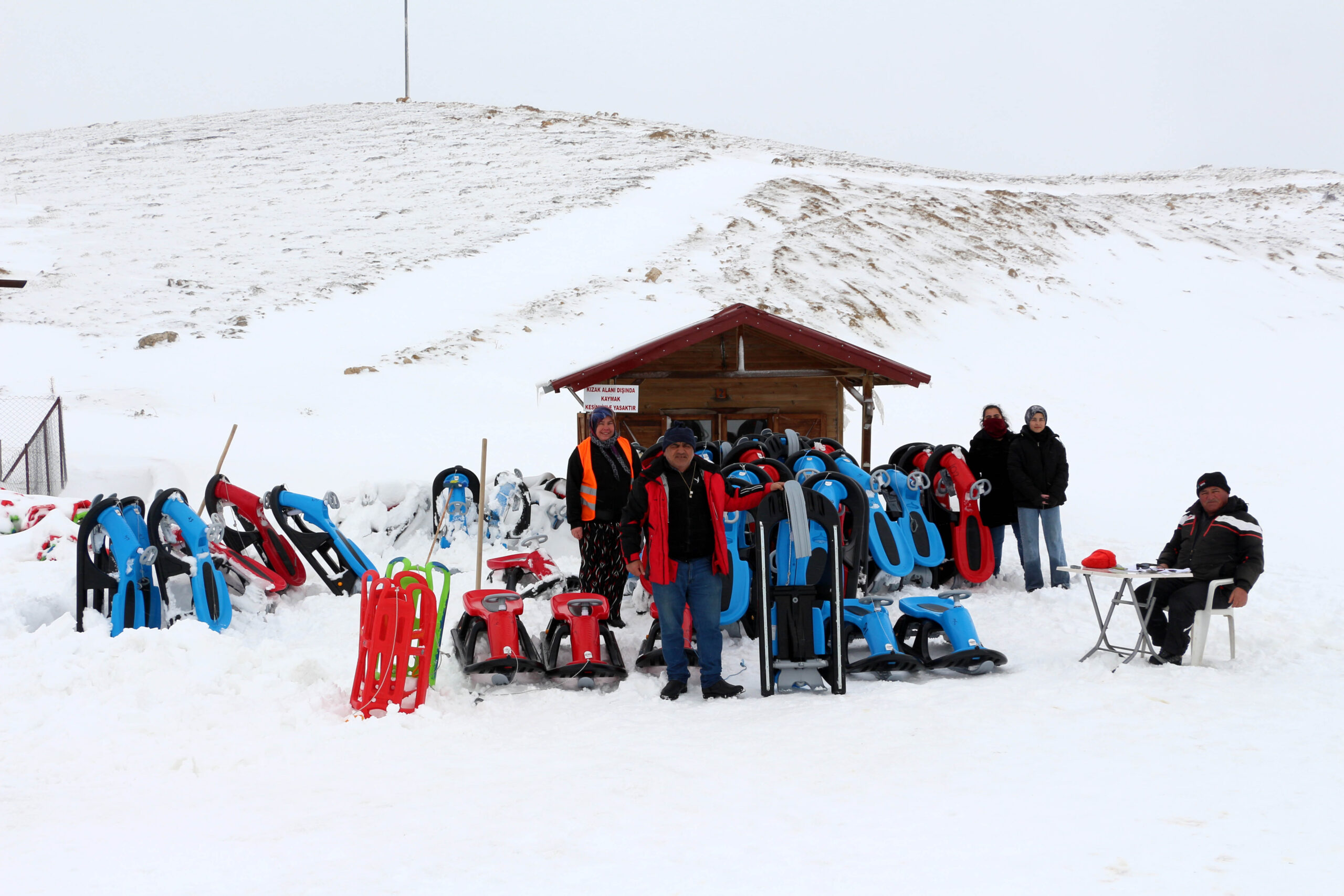 Akdeniz’in önemli kış turizm merkezlerinden biri olan Davraz Kayak Merkezi,