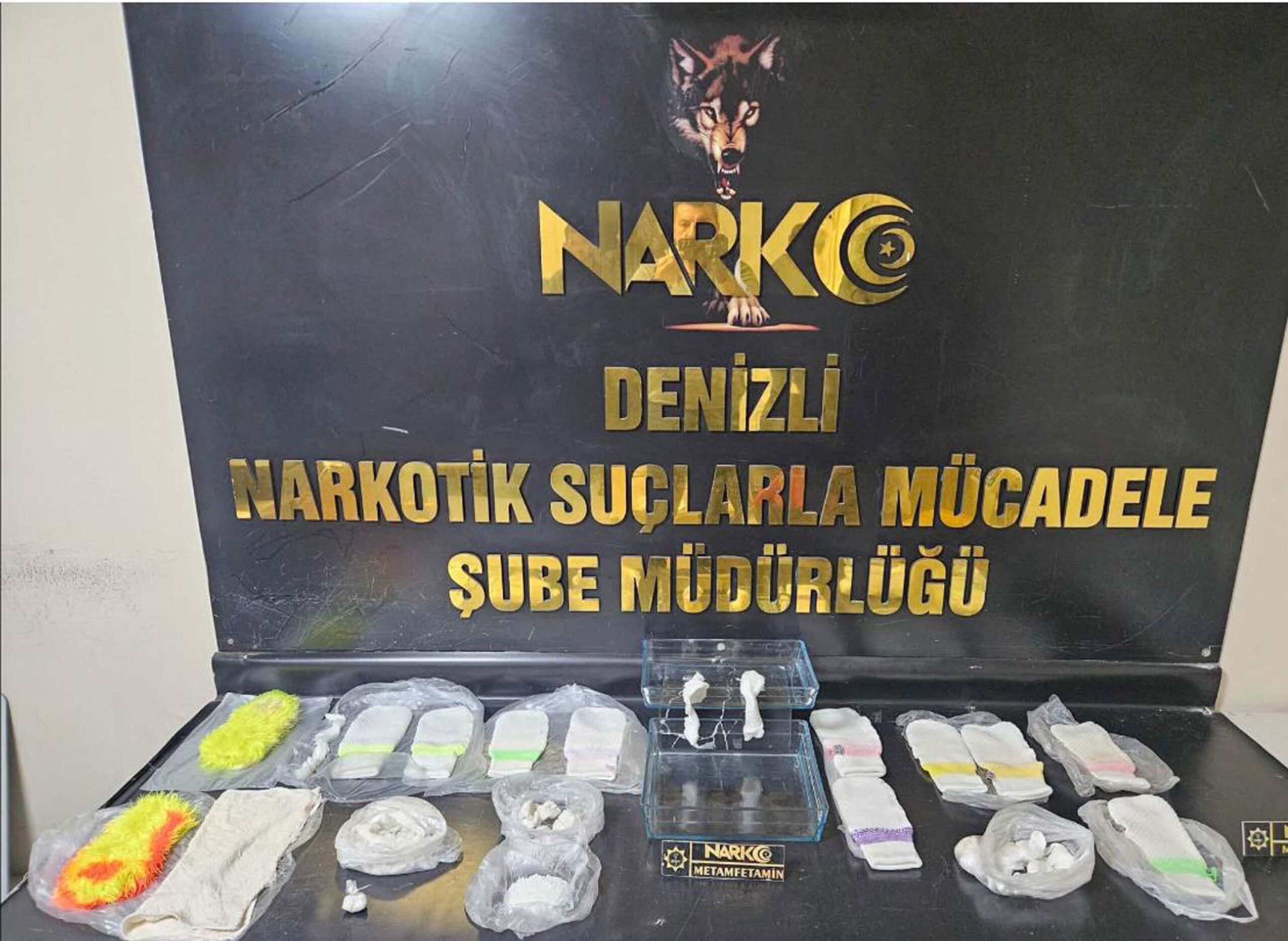 Denizli’de polisin düzenlediği uyuşturucu operasyonunda, lif ve pamuklara emdirilerek gizlenmiş