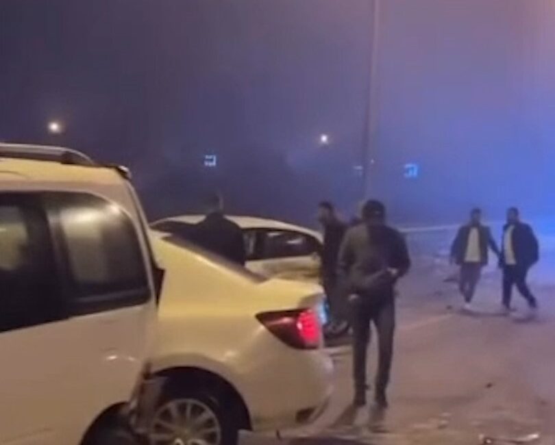 Diyarbakır’da etkili olan yoğun sis ve yoldaki buzlanma nedeniyle 13