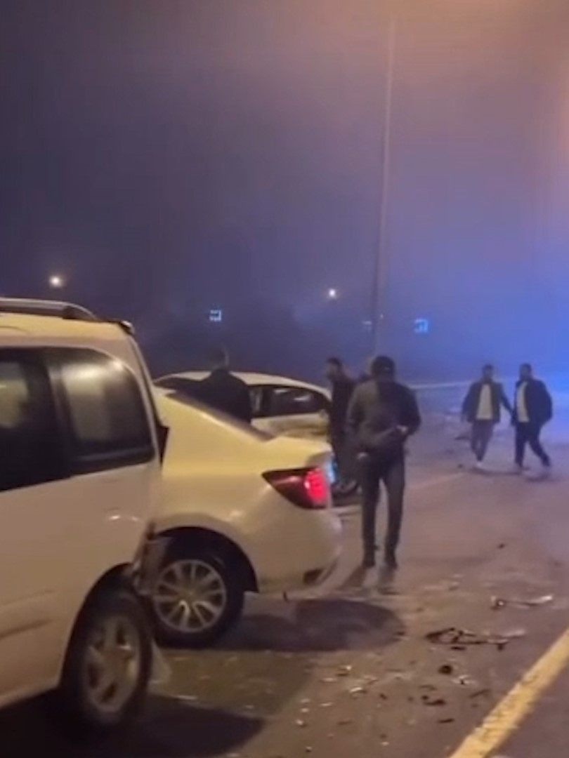 Diyarbakır’da etkili olan yoğun sis ve yoldaki buzlanma nedeniyle 13