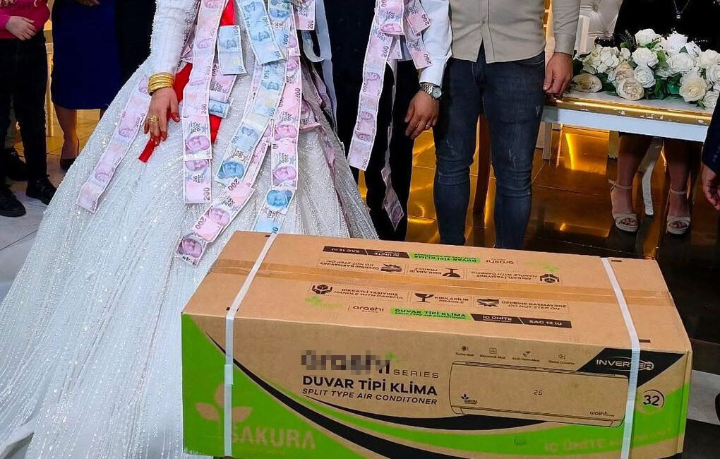 Adana’da dünyaevine giren fabrika işçisi Ramazan Keskin’in düğününde, sağdıç Cumali