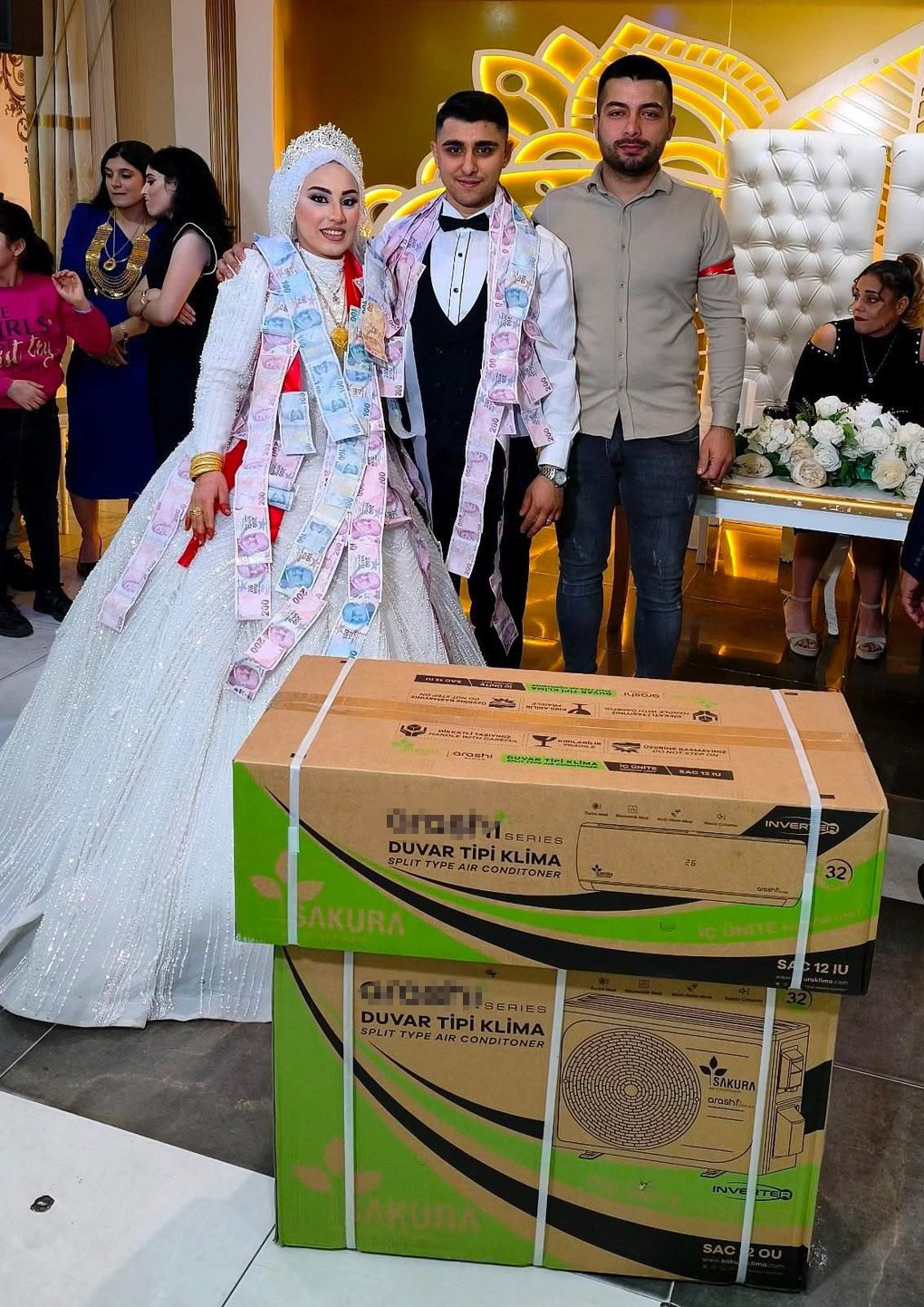 Adana’da dünyaevine giren fabrika işçisi Ramazan Keskin’in düğününde, sağdıç Cumali