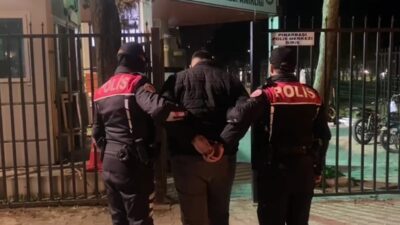 İzmir’de polisin şüphe üzerine durdurduğu ve kendisine sahte polis kimliği