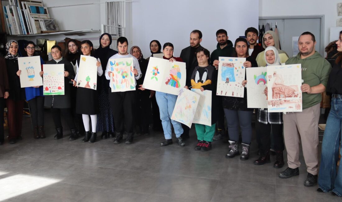 Erzurum’da 10 engelli genç, Atatürk Üniversitesi Güzel Sanatlar Fakültesi’nde düzenlenen