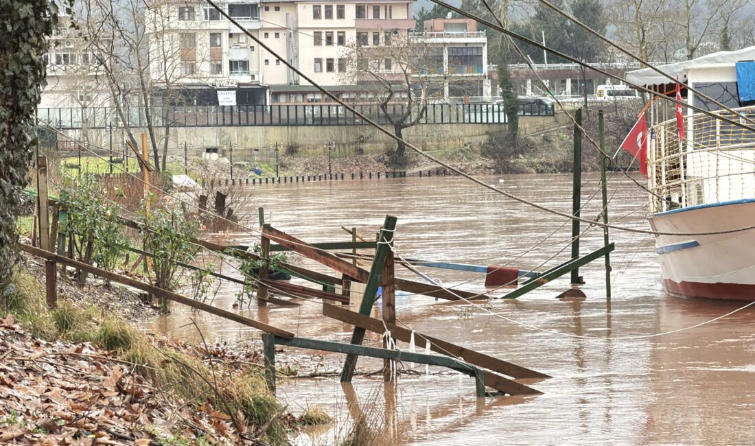 Bartın’da iki gündür aralıksız süren sağanak yağış ve yüksek kesimlerdeki