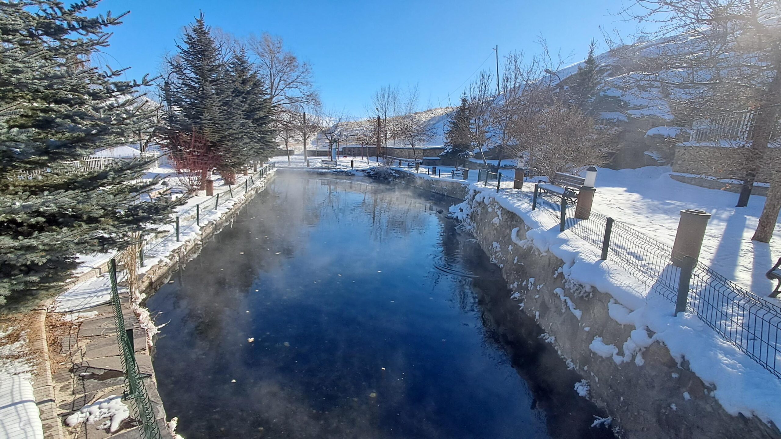 Erzurum’da etkili olan Sibirya soğukları hayatı durma noktasına getirirken, termometrelerin