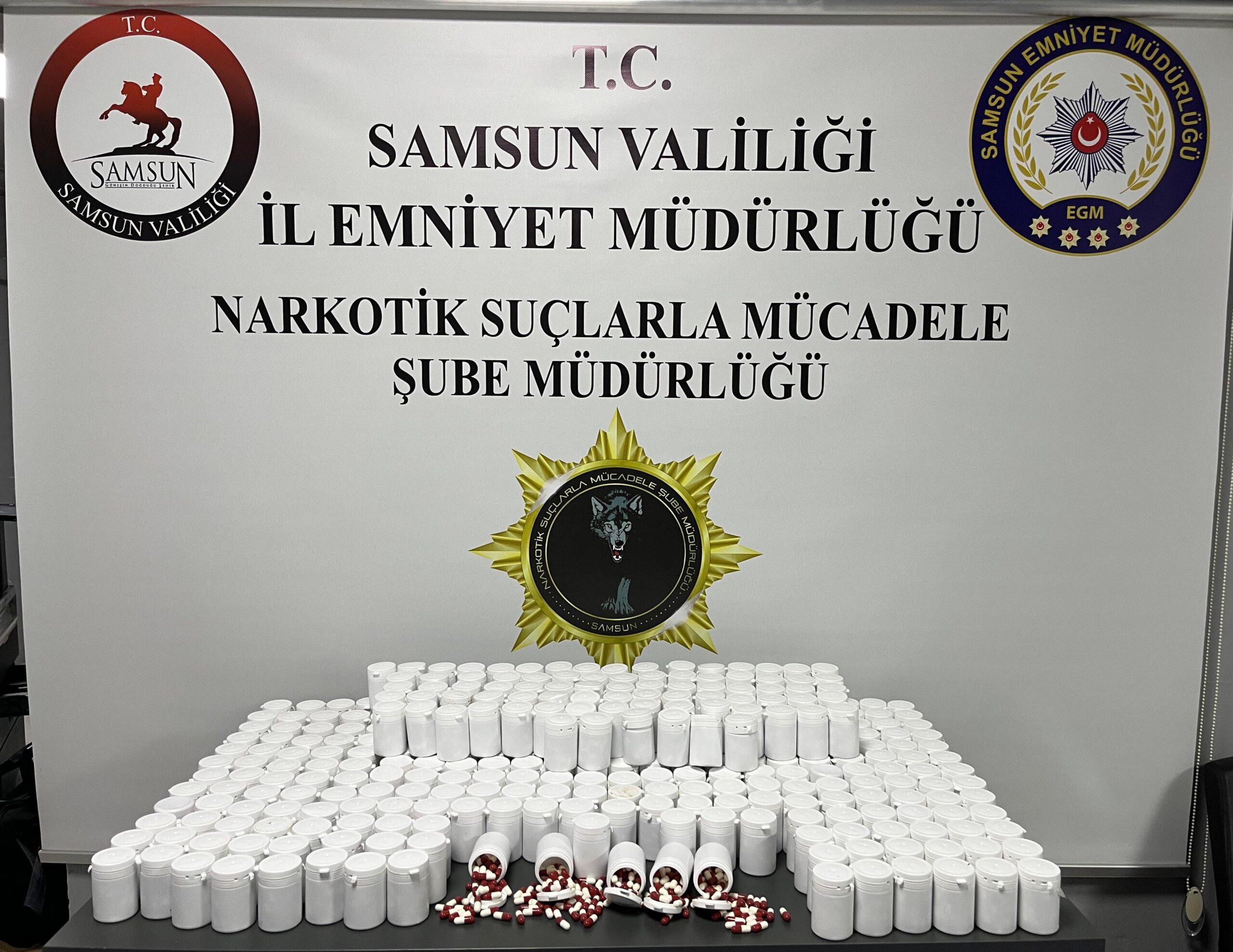 Samsun’un Çarşamba ilçesinde emniyet güçleri tarafından düzenlenen uyuşturucu operasyonunda, binlerce