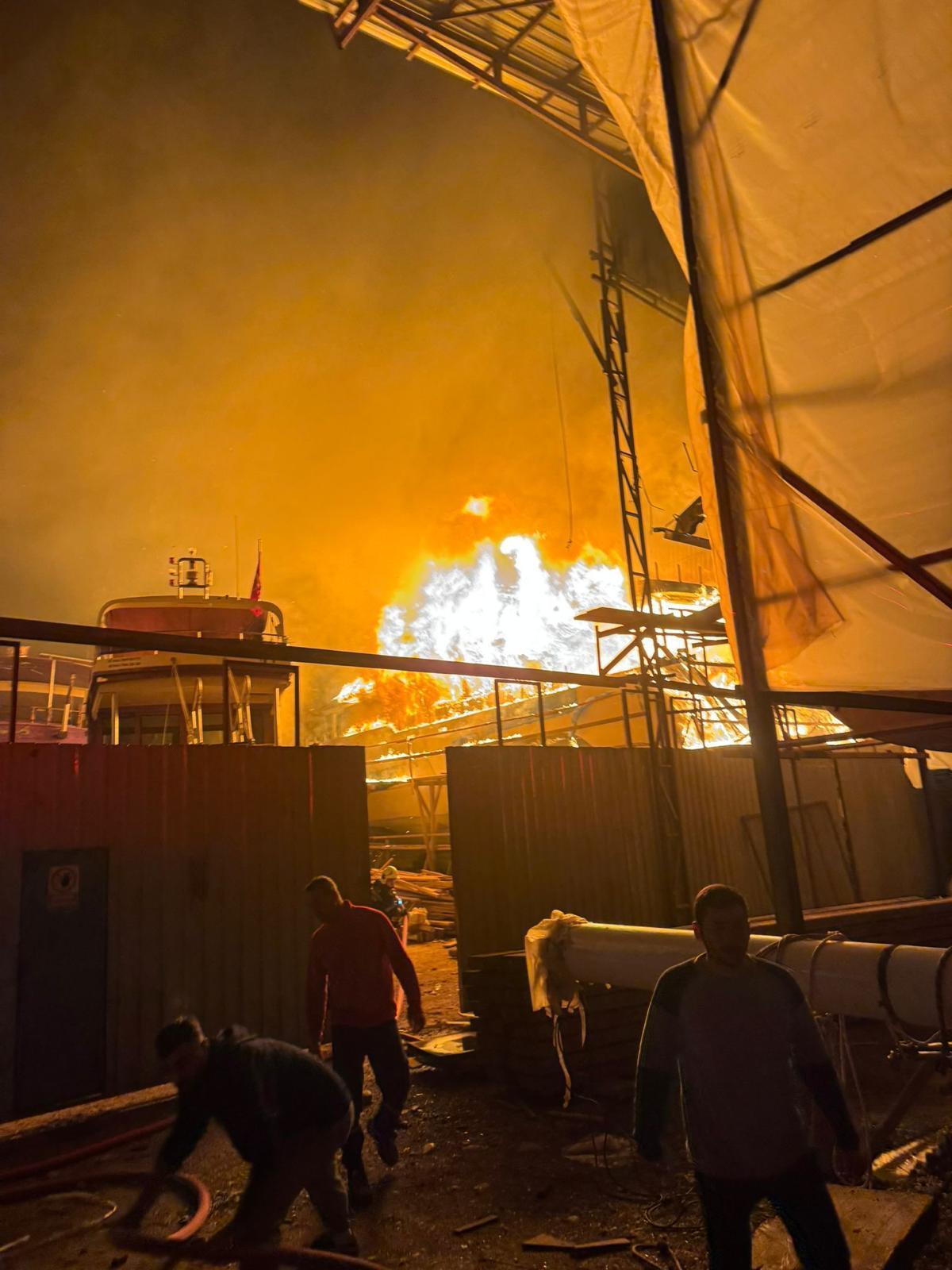 Muğla’nın Fethiye ilçesinde bir tersanede inşa süreci devam eden 20