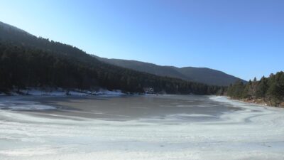 Hava Sıcaklığının Düşmesiyle Birlikte 4,5 Hektarlık Göl Alanı Buzla Kaplandı