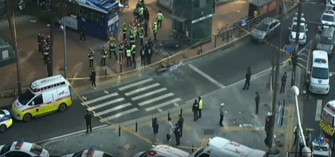 Güney Kore’nin başkenti Seul’de, sürücüsünün kontrolünden çıkan bir belediye otobüsü